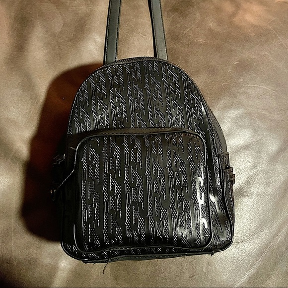 Juicy Couture Aspen Two-in-One Crossbody/Backpack! - Picture 2 of 3